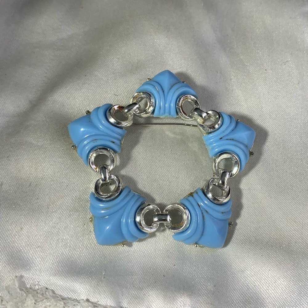 VINTAGE SIGNED COROCRAFT RARE LIGHT BLUE THERMOSET STAR BROOCH